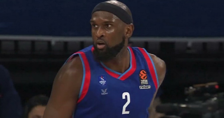 „Anadolu Efes“ atsisveikino su Ch. Singletonu („Bayern“ papildė E. Harrisas)